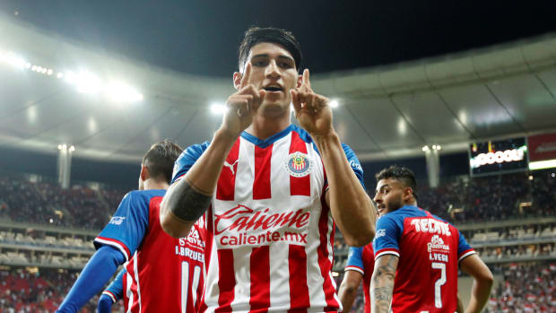 alan-pulido-chivas-2
